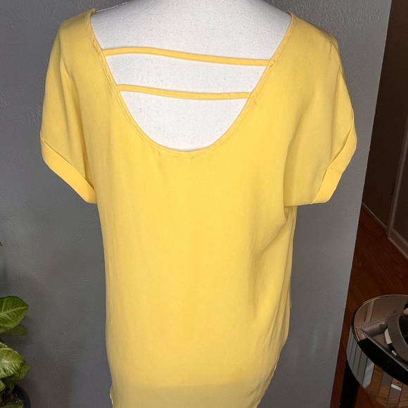 Pink Rose, yellow polyester sheer top, high low hem, size large, - Picture 2 of 6